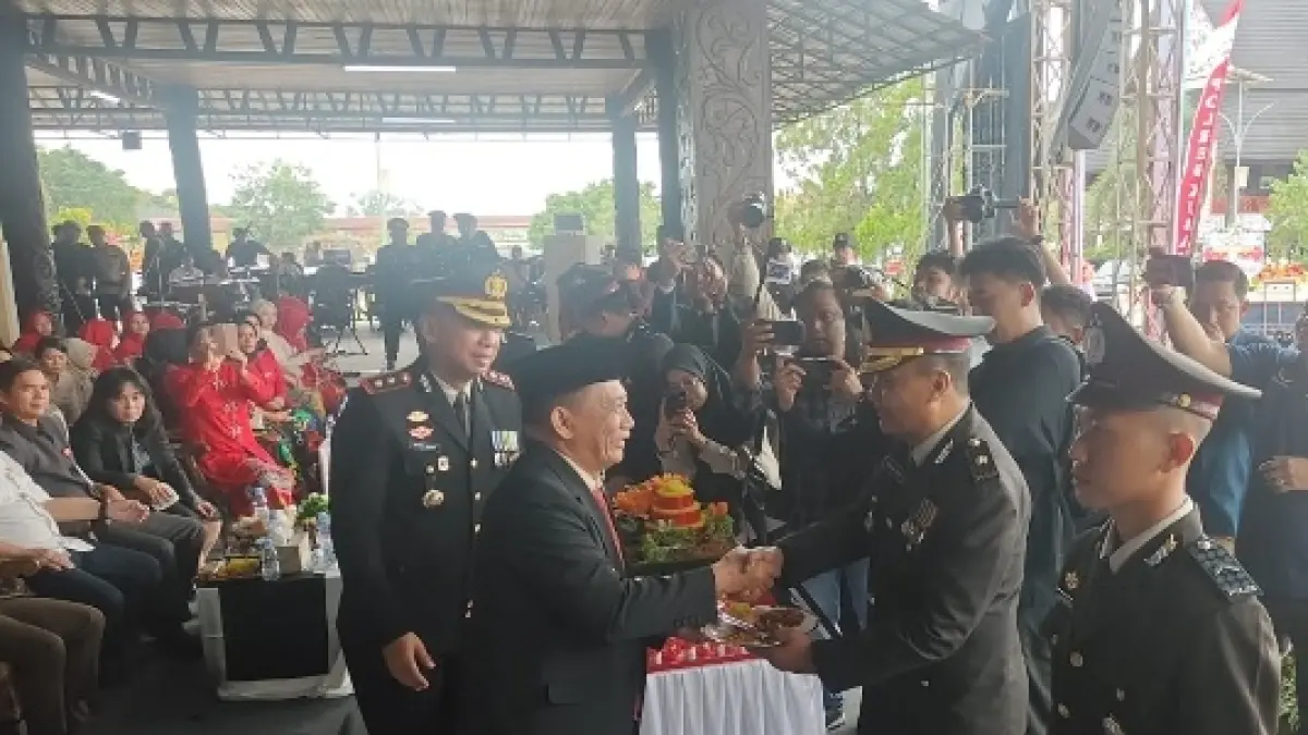 SINERGI: Suasana peringatan HUT ke-80 Bhayangkara yang digelar di Taman Budaya Sendawar.