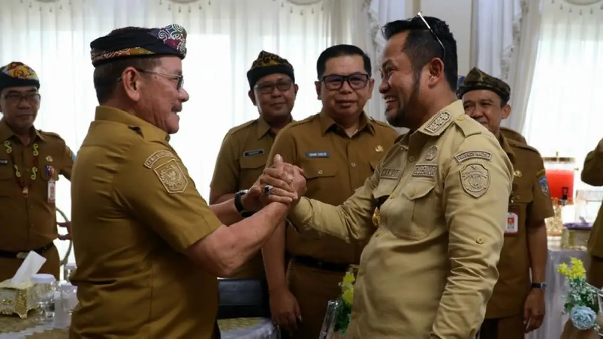 Wakil Gubernur Kaltara, Ingkong Ala (kiri) bersama Gubernur Kaltim, Rudy Mas