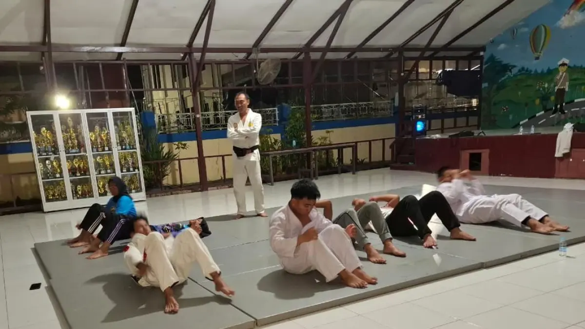 LATIHAN MANDIRI: Sejumlah atlet menjalani latihan mandiri karena pemusatan latihan belum ditetapkan.