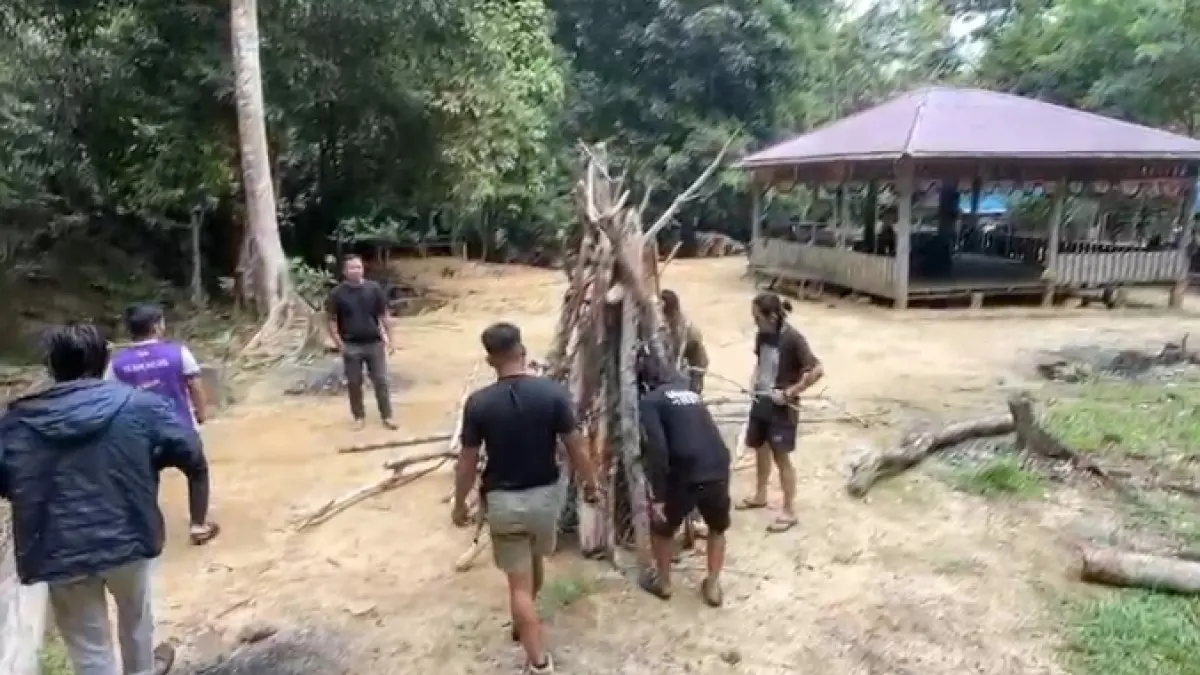 LOKASI KEMAH: Karang Taruna Kabupaten Kutai Barat mempersiapkan lokasi acara camping di Bumi Perkemahan Batu Bura Lakan Bilem.&nbsp;