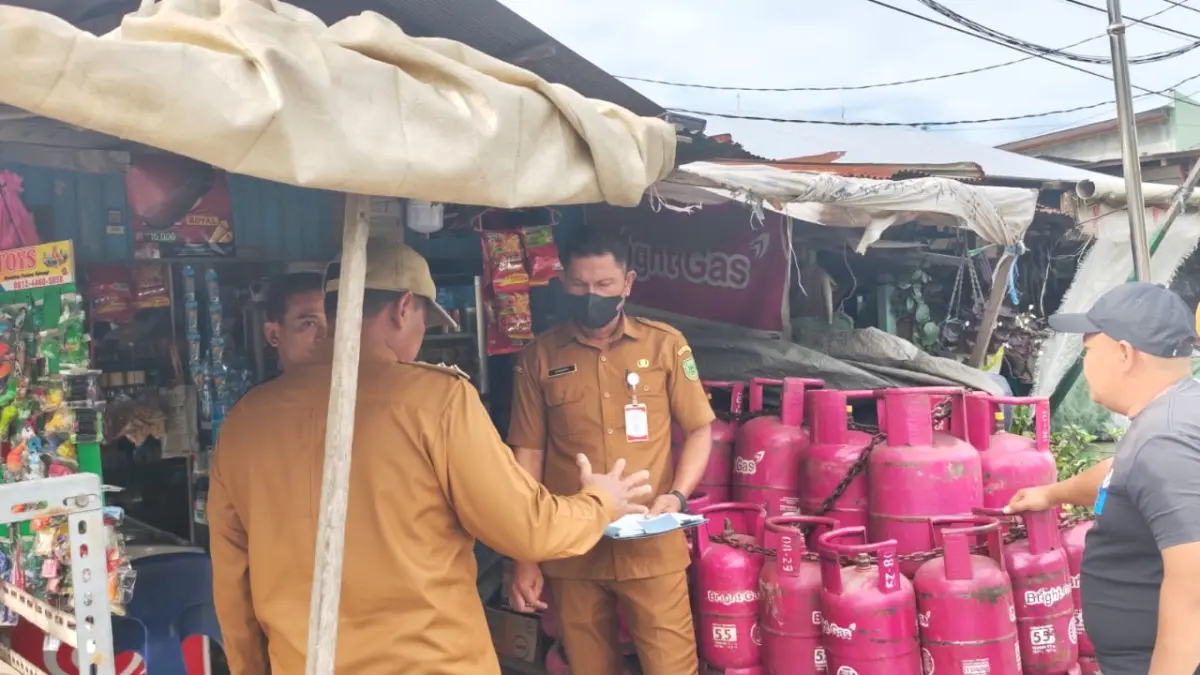 TERTIBKAN TROTOAR: Kegiatan sosialisasi Perda Ketertiban Umum di Kelurahan Gayam yang menyasar 83 warga terkait larangan alih fungsi fasilitas umum.