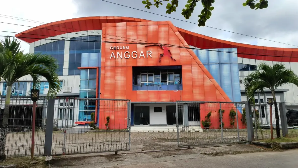 Disporapar Kota Samarinda memastikan sejumlah fasilitas olahraga khusus untuk pembinaan atlet, seperti gedung anggar, taekwondo, pencak silat, hingga lapangan voli, bebas dari penarikan retribusi demi menggenjot prestasi di Porprov VIII Kaltim 2026. (FOTO: HAFIZ/KP)