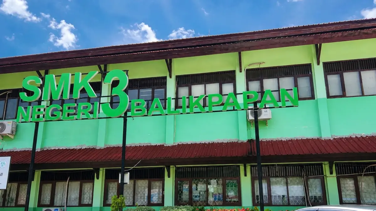 FENOMENA: Tingginya jumlah pendaftar pada Program Keahlian Manajemen Logistik menjadi fenomena baru di SMKN 3 Balikpapan dalam pelaksanaan SPMB tahun ini. (Nuron Setya Wijaya/KP)