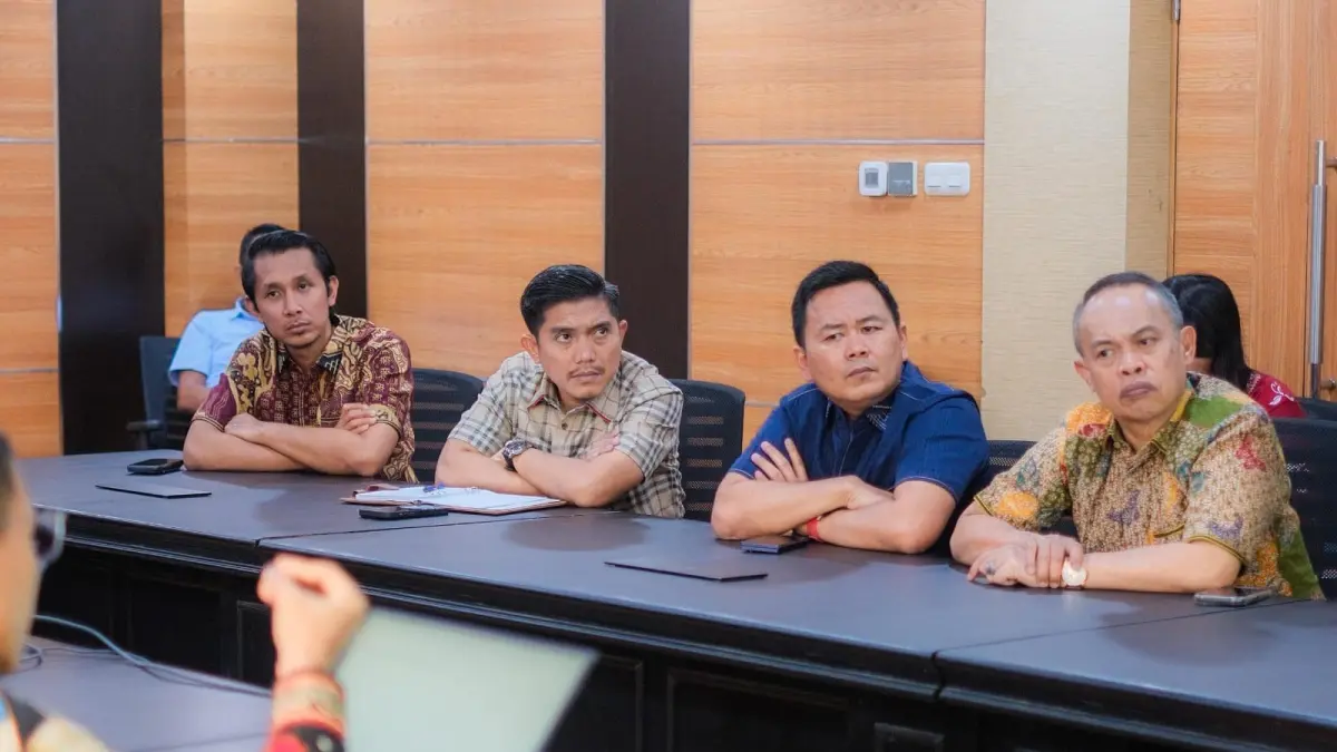 TEMUKAN PENYEBAB: Komisi A DPRD Bontang mencari informasi terkait dipangkasnya kuota PBI BPJS Kesehatan oleh pemerintah pusat ke Kemensos. (ADIEL KUNDHARA/KP)