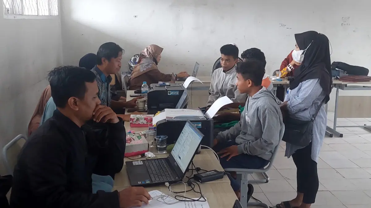 MASIH DIBUKA:&nbsp;SMK 2 Bontang mengajukan perpanjangan pendaftaran secara offline untuk mengisi sisa kuota tiap kompetensi keahlian. (ADIEL KUNDHARA/KP)