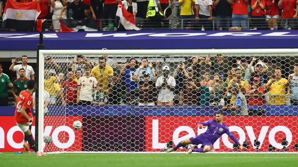 Mesir lolos ke babak 16 besar setelah menyingkirkan Australia melalui adu penalti 4-2.