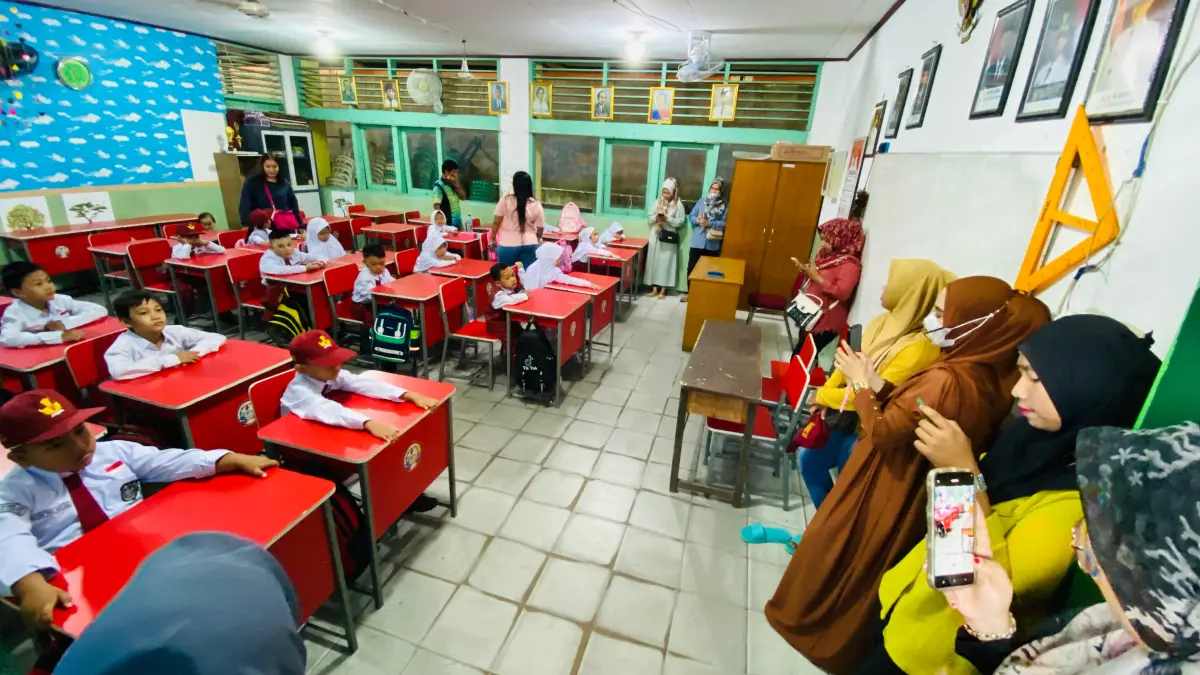 REKOMENDASI: Tidak semua anak berusia 5 tahun 6 bulan otomatis dapat masuk SD. Ketentuan usia minimal tersebut hanya berlaku bagi anak yang memiliki kecerdasan atau bakat istimewa serta dinyatakan siap secara psikologis.