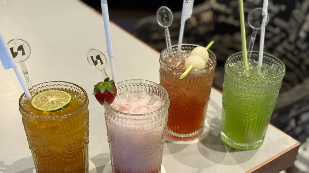 SEGAR: Empat minuman segar mulai yang unik seperti es rujak soda, lalu sour mint rush, es serai pandan hingga strawberry cloud cream soda.