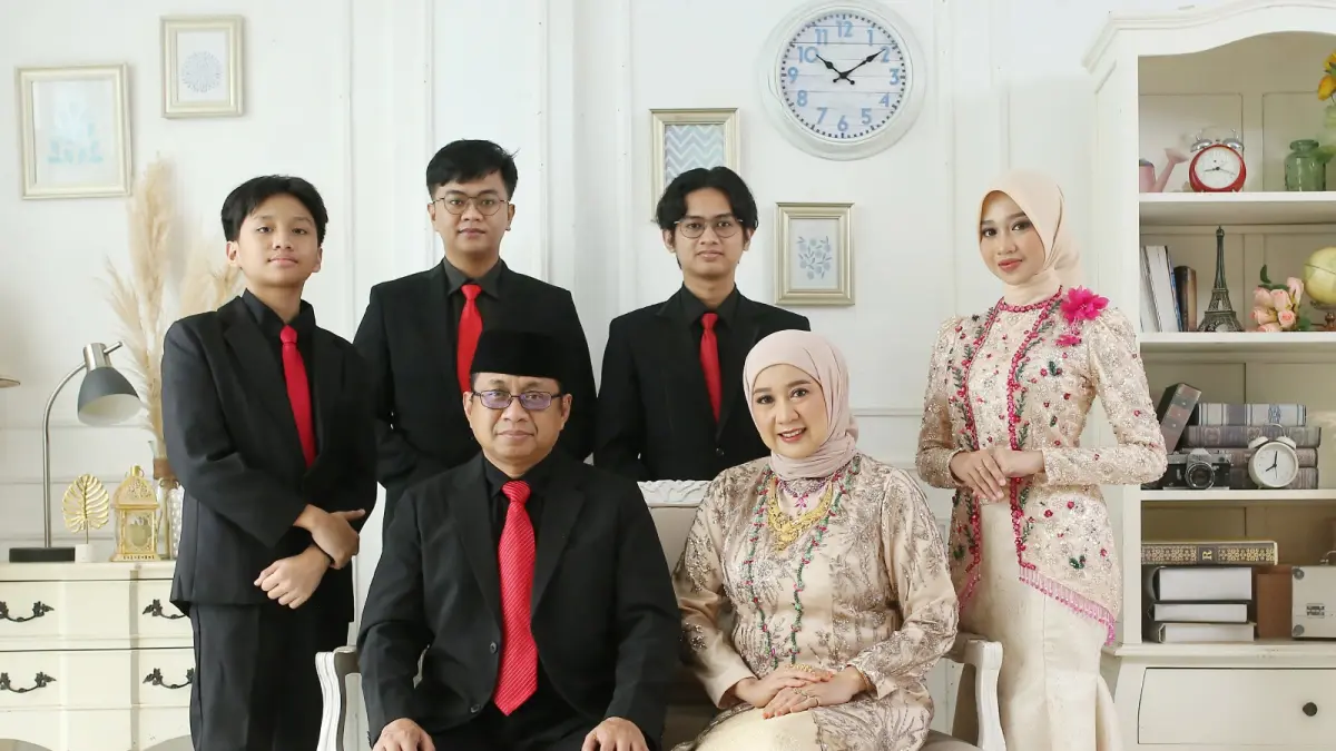 SEJAHTERA: Dukungan positif dari keluarga membuat Isradi Zainal terus bersemangat untuk menginspirasi lingkungan sekitar. IST/KP