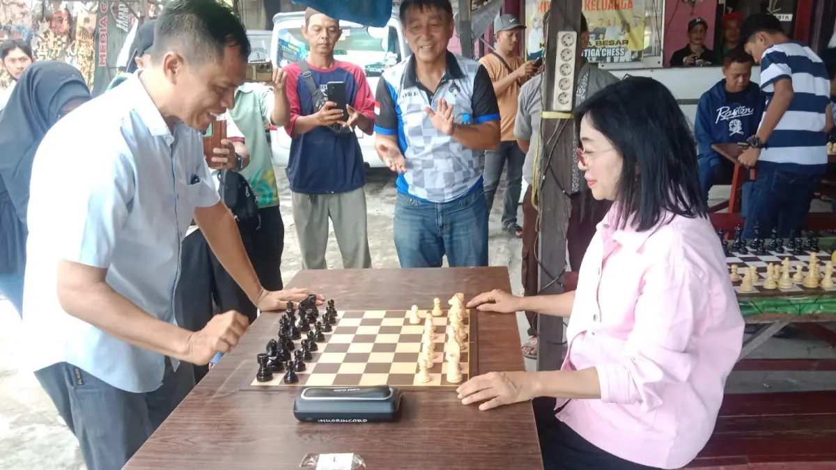 BERGULIR : Dibuka Kepala Disparpora Balikpapan Ratih Kusuma, Kejurkot Catur resmi bergulir di Venue Klub Strat 3, Minggu (5/7).