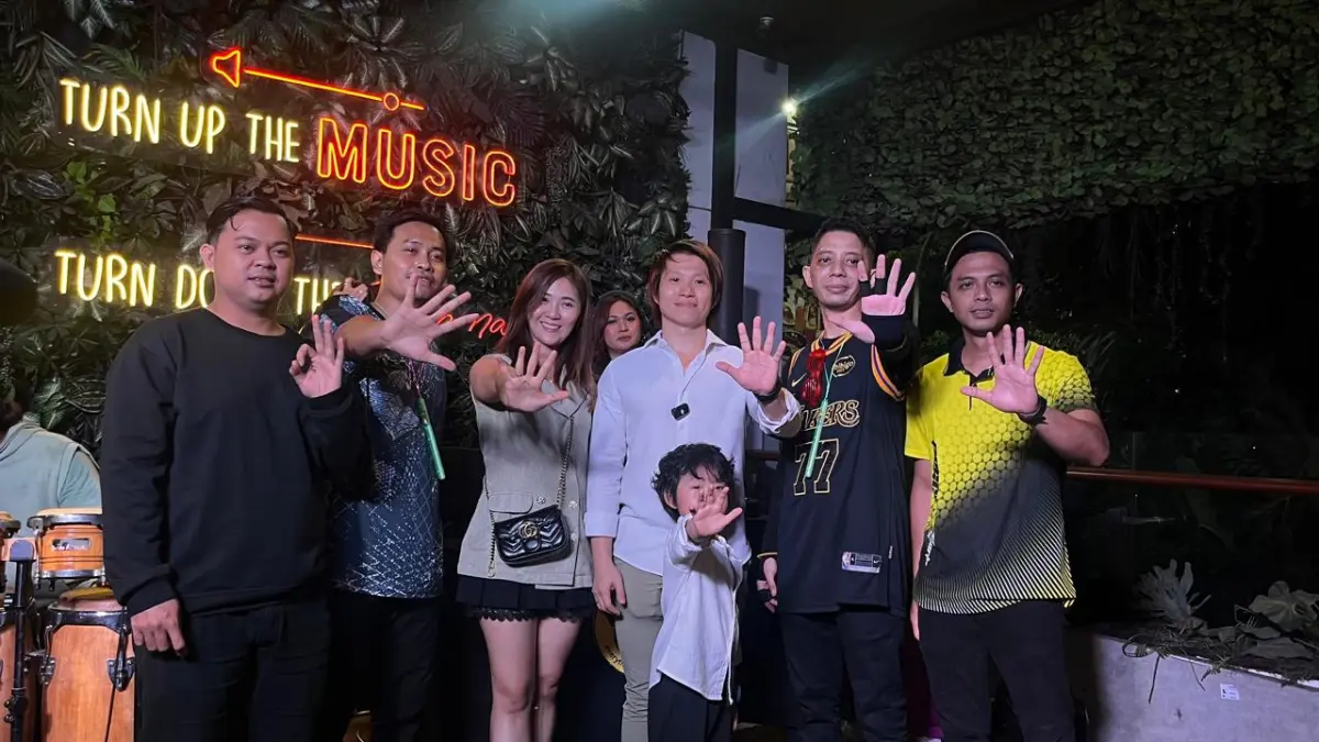 HI-FIVE UNTUK LIMA TAHUN: Memasuki usia kelima, My Kopi O Samarinda mengusung semangat “Hi-Five” sebagai simbol apresiasi kepada pelanggan, karyawan, dan mitra yang telah menjadi bagian dari perjalanan bisnis selama lima tahun terakhir. (NASYA)

&nbsp;