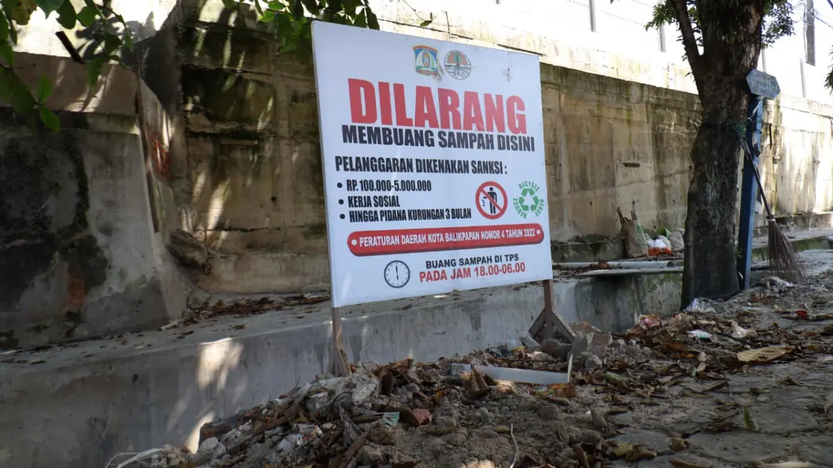 Kondisi salah satu titik bekas TPS di di depan Yova Supermart, Balikpapan. (ANGGI PRADITHA/KP)

&nbsp;