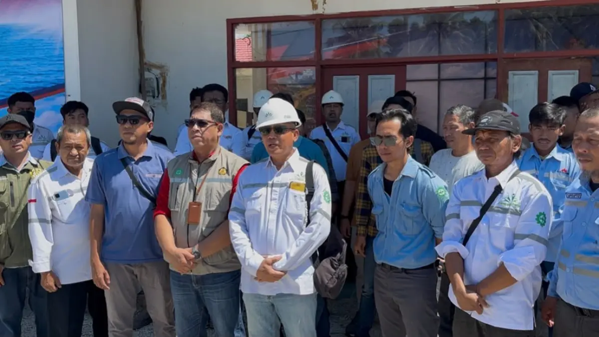 RESAH: Para pekerja tambang batu bara mendatangi sekretariat Forum IUP IKN untuk menyampaikan aspirasinya imbas perpanjangan izin yang mandek. (RIFQI/KALTIM POST)