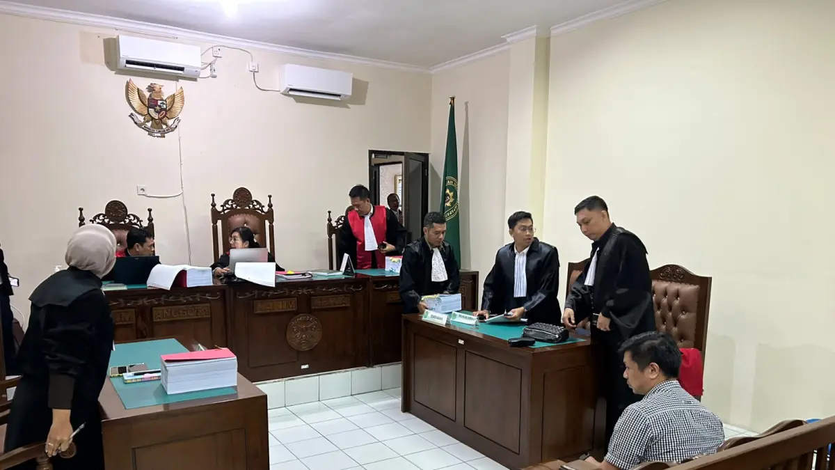 CARI KEADILAN: Proses persidangan kasus dugaan penipuan dan penggelapan bisnis solar Rp20,5 miliar di PN Balikpapan.
