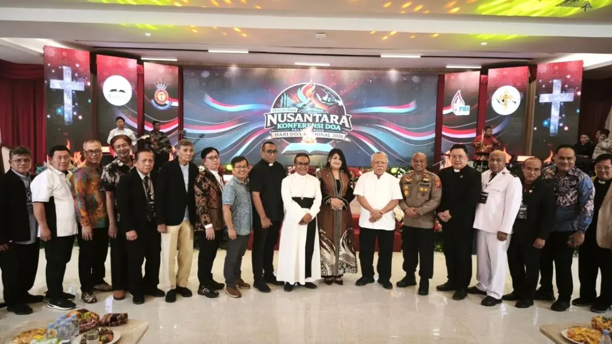 DOA UNTUK BANGSA: Ketum PUI Pdt. Tommy O. Lengkong bersama pimpinan delapan aras gereja nasional saat memimpin jalannya Hari Doa Nasional Ke-V di Ibu Kota Nusantara.
