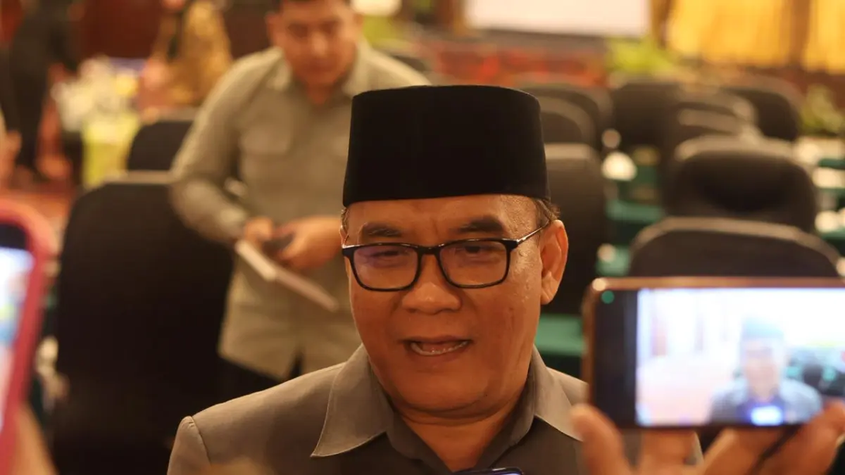 EVALUASI APBD 2025: Wakil Wali Kota Balikpapan Bagus Susetyo (kanan) saat menghadiri Rapat Paripurna DPRD Balikpapan terkait pertanggungjawaban APBD 2025, Senin (6/7).