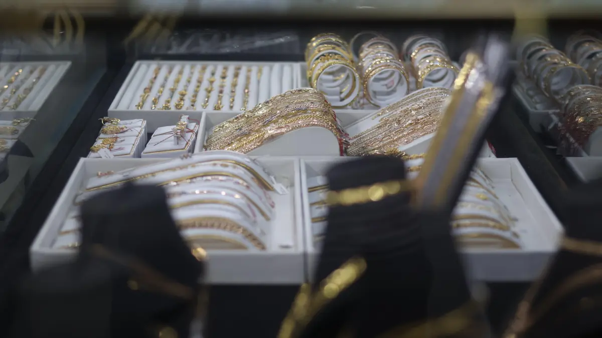GLOBAL: Laju inflasi meningkat pada triwulan I salah satunya karena kenaikan harga emas dunia. (ANGGI/KP)