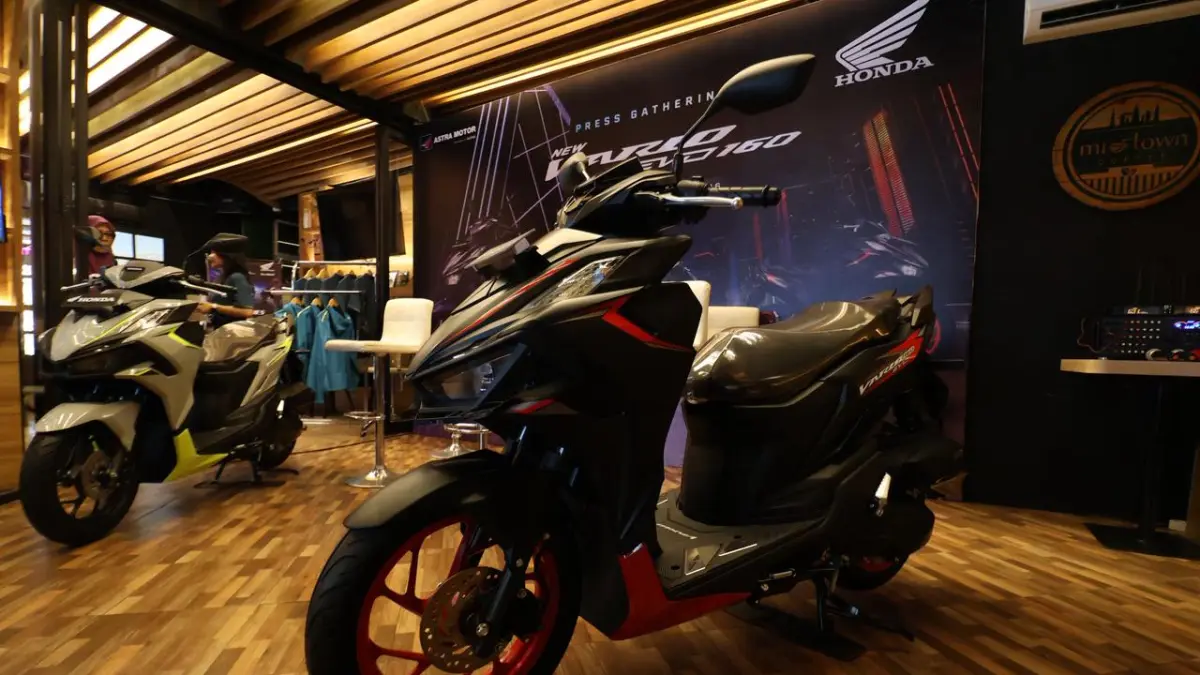 RILISAN TERBARU:Astra Motor Kaltim 1 resmi memperkenalkan New Vario Evo 160 kepada awak media di Balikpapan, Selasa (7/7). Generasi ke-9 skutik premium Honda ini tampil dengan evolusi desain yang lebih agresif, sporty, dan diperkaya fitur canggih untuk mendukung mobilitas masyarakat di Kalimantan Timur