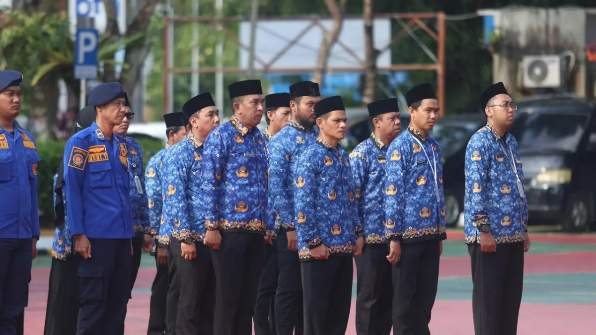 KONSUMSI: Pemberian gaji ke-13 kepada ASN diperkirakan mendorong konsumsi masyarakat. (ANGGI/KP)

&nbsp;