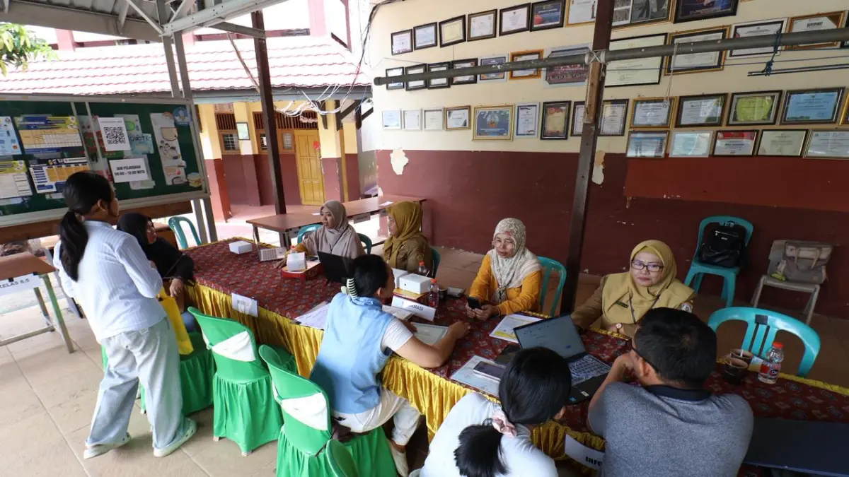 


SPMB BERAKHIR: Lima jalur SPMB sudah dilalui. Kini calon siswa segera memasuki tahap berikutnya, yakni Masa Pengenalan Lingkungan Sekolah (MPLS) 13-17 Juli 2026. (FOTO: ANGGI PRADITHA/KP)