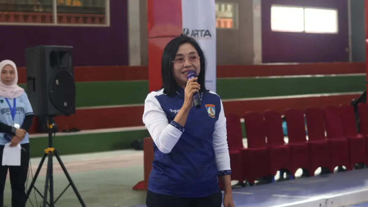 APRESIASI : Kepala Disparpora Balikpapan Ratih Kusuma beri apresiasi atas prestasi cabor hoki.