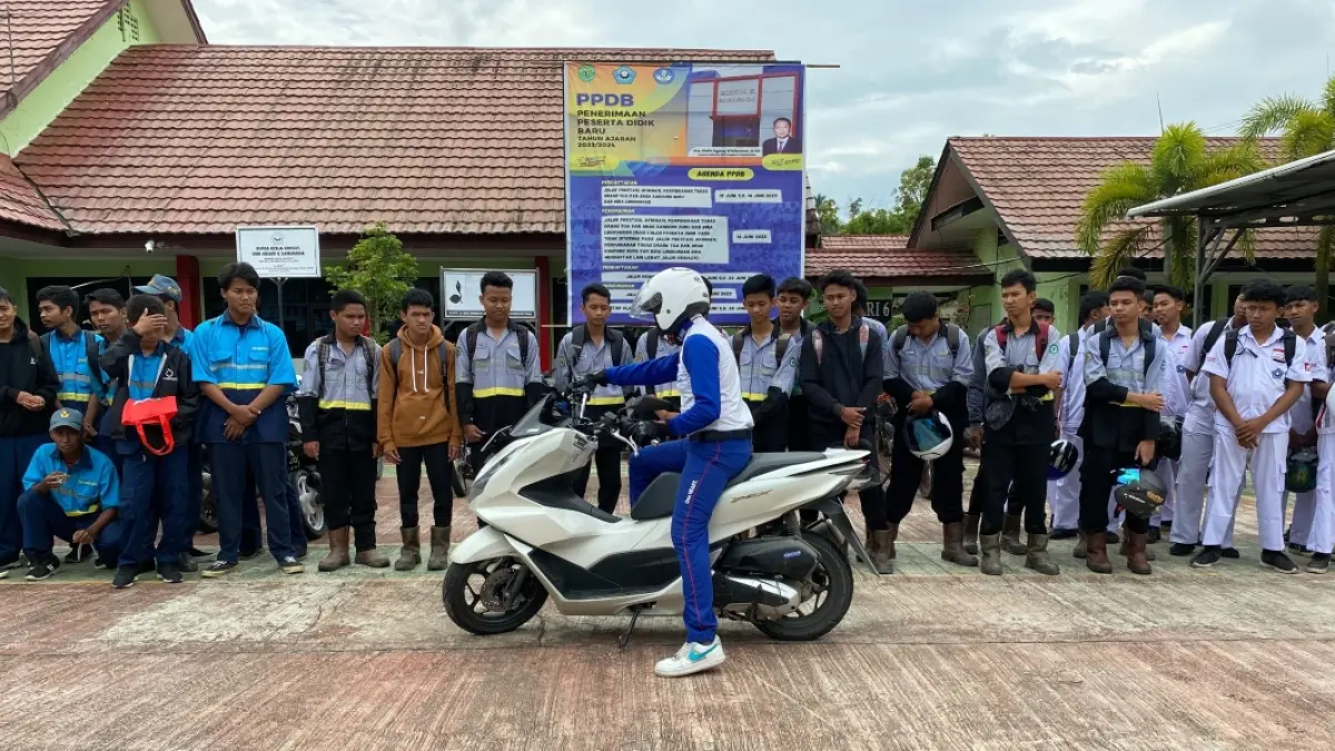 Astra Motor Kalimantan Timur 2 selaku Main Dealer sepeda motor Honda dan bagian dari PT Astra International Tbk bagikan tips #Cari_Aman saat berkendara bagi pelajar yang siap memasuki masa sekolah yang dijadwalkan pada Senin (13/7) mendatang. (IST)