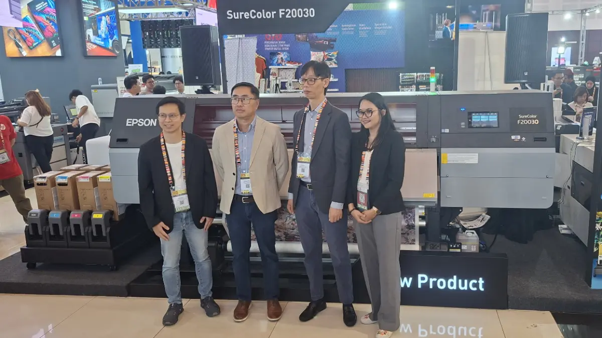 Epson Indonesia meluncurkan printer tekstil industri SureColor SC-F20030 pada Surabaya Printing Expo (SPE) 2026 sebagai solusi pencetakan tekstil digital yang lebih cepat dan efisien.
