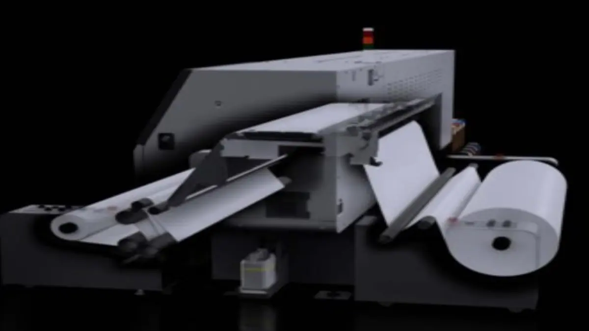 Epson Indonesia memperkenalkan printer tekstil industri SureColor SC-F20030 yang dilengkapi fitur perawatan mandiri pada Surabaya Printing Expo (SPE) 2026. (Foto: Istimewa)