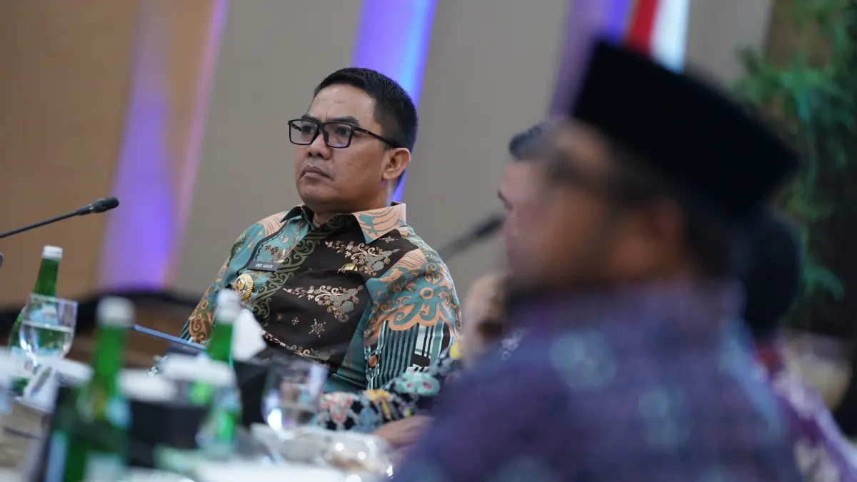 KONTRIBUSI: Andi Harun menyampaikan sejumlah usulan dalam rapat RUPS BPD Kaltim Kaltara, Kamis (9/7).