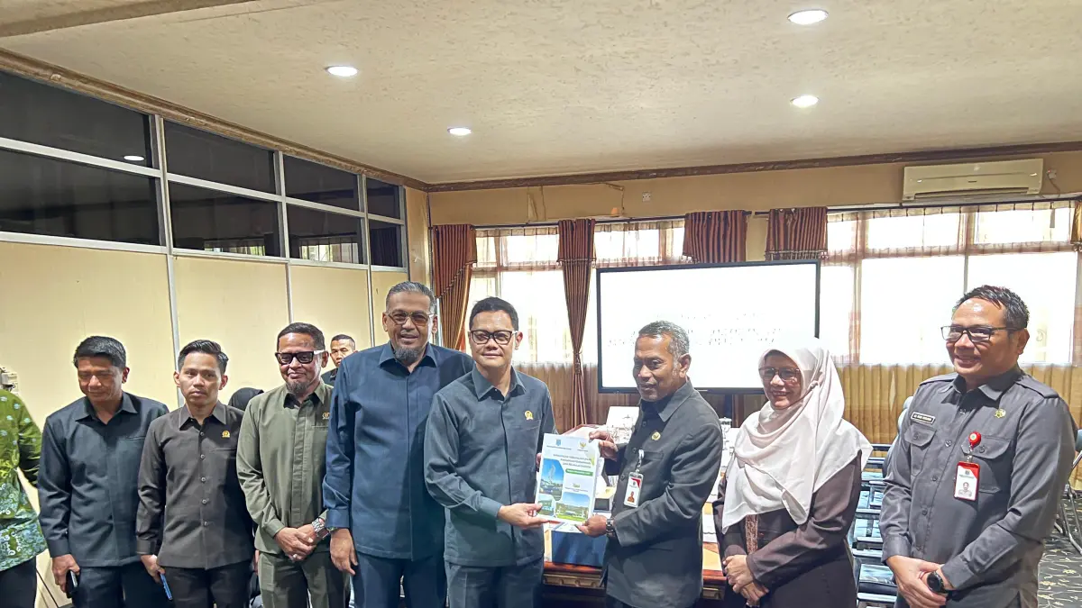 Rancangan APBD Paser 2027 telah diserahkan TAPD ke Banggar DPRD Paser, Kamis (9/7/2026). (Najib/KP)

&nbsp;

&nbsp;