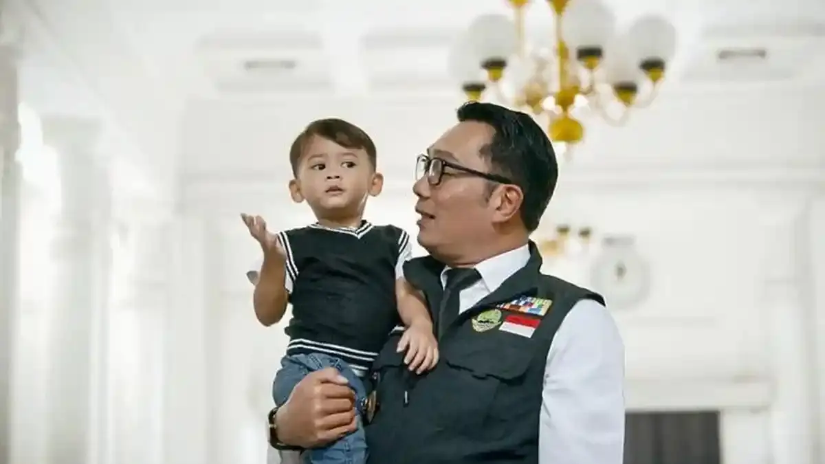 Ridwan Kamil bersama sang anak.