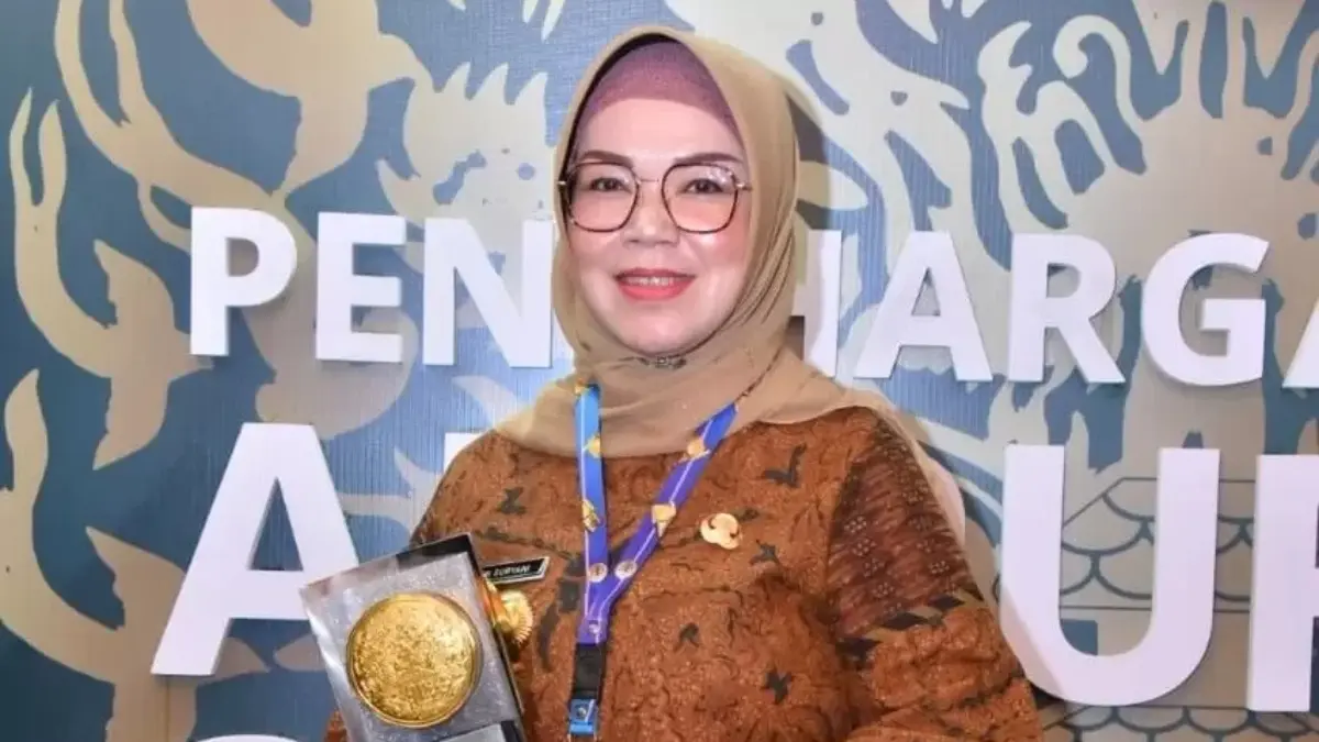 Bupati Sukoharjo Etik Suryani