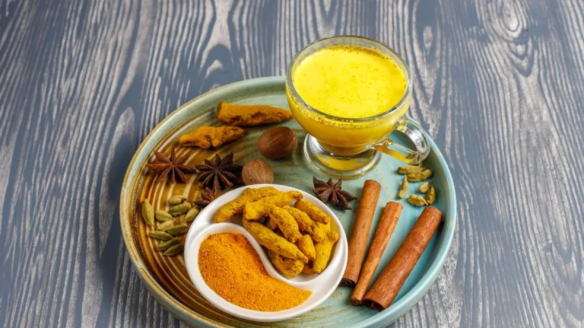 KUNYIT; Resep jamu tradisional kunyit juga diminum orang dengan usia 100 tahun.(freepik)