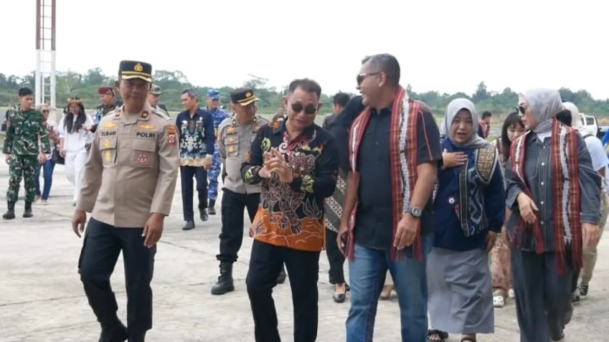 PENYAMBUTAN: Penyambutan Kapolres AKBP Haris Kurniawan di Bandara Melawan, oleh Pemkab Kubar bersama unsur Forkopimda. (IST)
