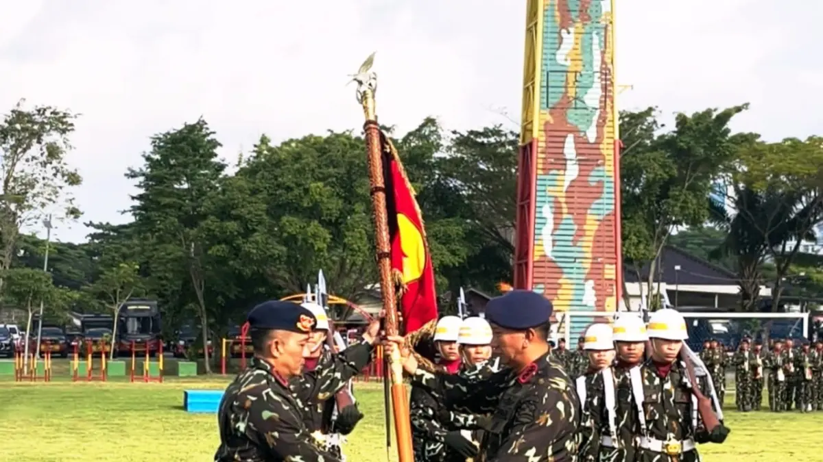 SERTIJAB: Prosesi Dhuaja Satuan Brimob Polda Kaltim Satya Sakunta Loka menjadi penanda resmi beralihnya tongkat komando Satbrimob Polda Kaltim