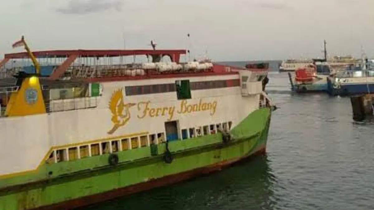 TERDAMPAK:&nbsp;KMP Bontang Express II sebelumnya melayani rute pelayaran dari Ketapang-Gilimanuk. FOTO: DOK/KP
