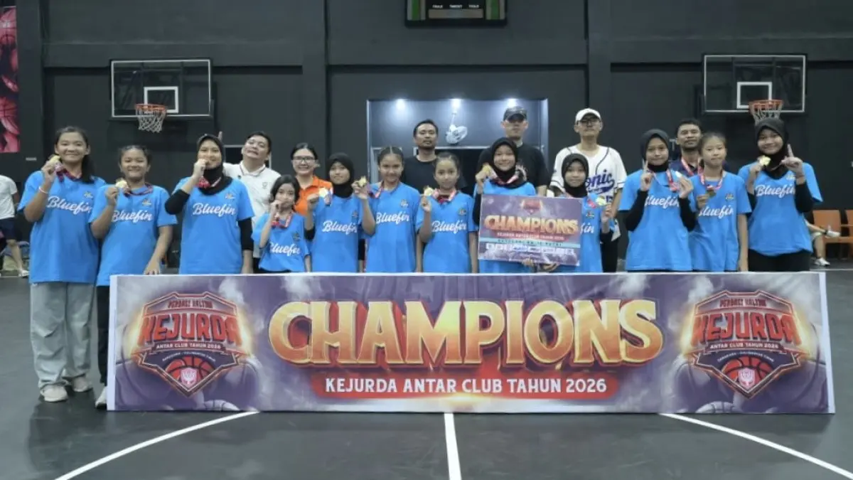 BIKIN BANGGA: Bluefin KU-12 Putri berhasil meraih gelar juara Kejurda Basket 2026. (DONI ADITYA/KP)