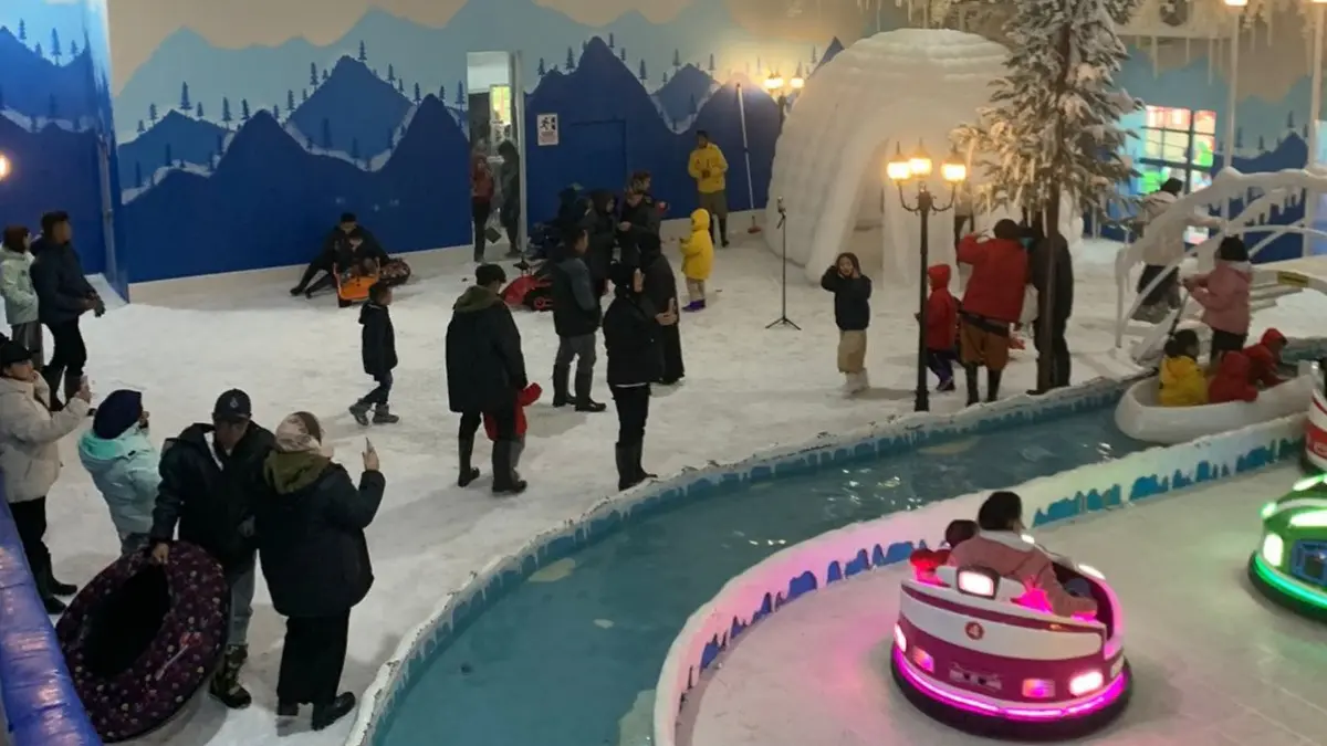 PADAT: Selama periode Mei hingga Juni, destinasi wisata tersebut mencatat sekitar 3.000 kunjungan, dengan Snow World masih menjadi wahana favorit masyarakat. IST/KP