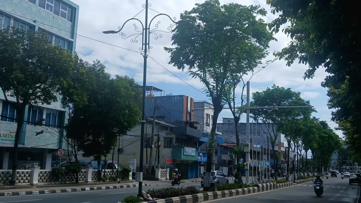 PJU di Jalan Jenderal Sudirman, Balikpapan. (M TAUFIK/KP)