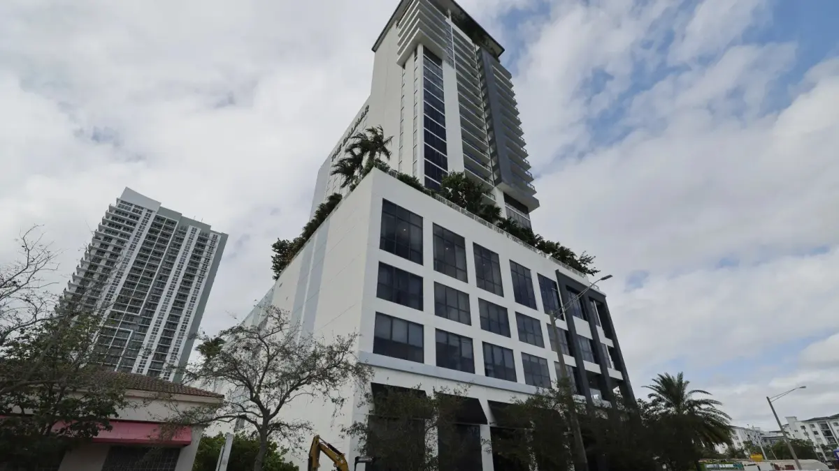 Skuad Norwegia telah pindah dari hotel mereka menginap di The Dalmar, Fort Lauderdale, karena kebisingan. (SOUTH FLORIDA SUN SENTINEL)
