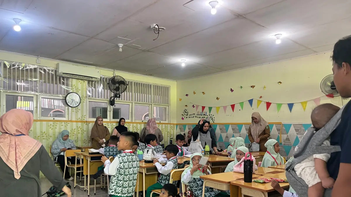 BERKARAKTER: Sejumlah peserta didik baru mengikuti kegiatan MPLS hari pertama di SD Muhammadiyah 1 Samarinda, Senin (13/7). (Nasya Rahaya)