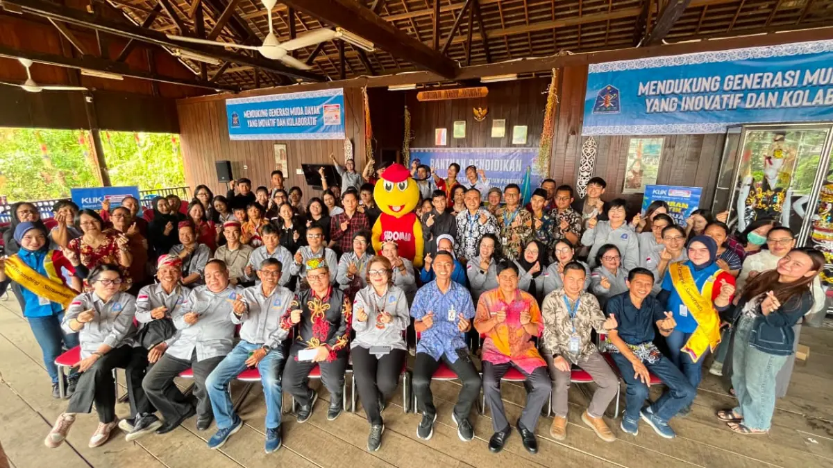 FOTO BERSAMA: CSR Bantuan Beasiswa PDKT Samarinda. Sabtu, 11 Juli 2026.
