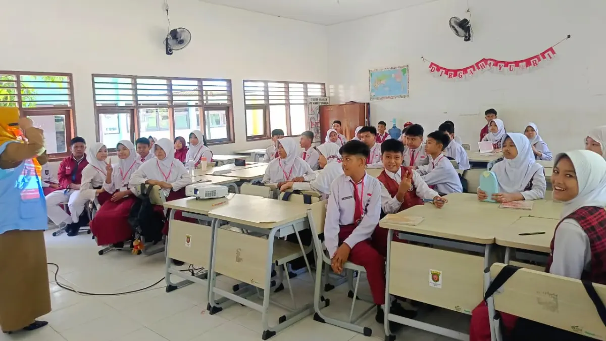 INTEGRITAS: Pelajar mengikuti kegiatan Inspektorat Goes to School pada hari pertama MPLS di SMP Negeri 22 Samarinda, Senin (13/7). HAFIZ/KP