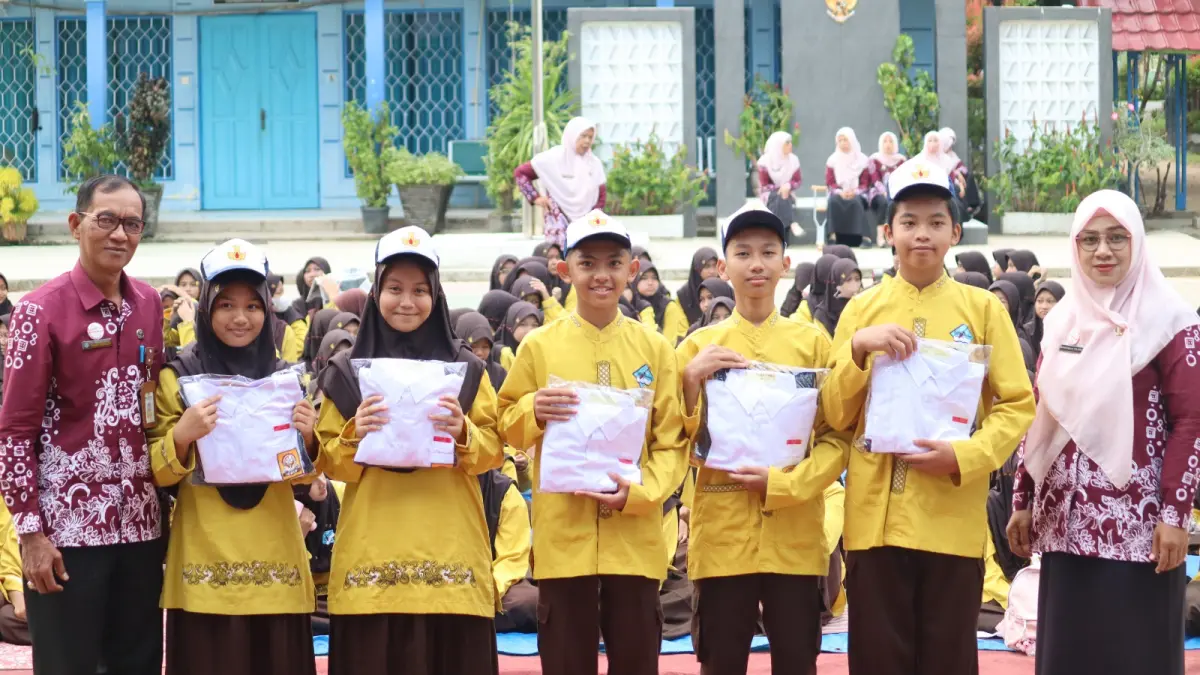 KABAR GEMBIRA: Perlengkapan sekolah gratis dari Pemkot Bontang ditargetkan akan didistribusikan dalam waktu dekat. ADIEL KUNDHARA/KP