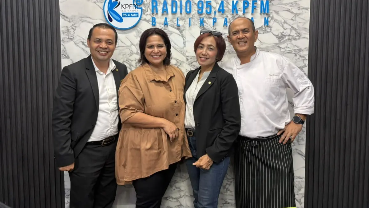 Manajemen Swiss-Belhotel Balikpapan saat talk show di Radio KPFM Balikpapan, Senin (13/7).