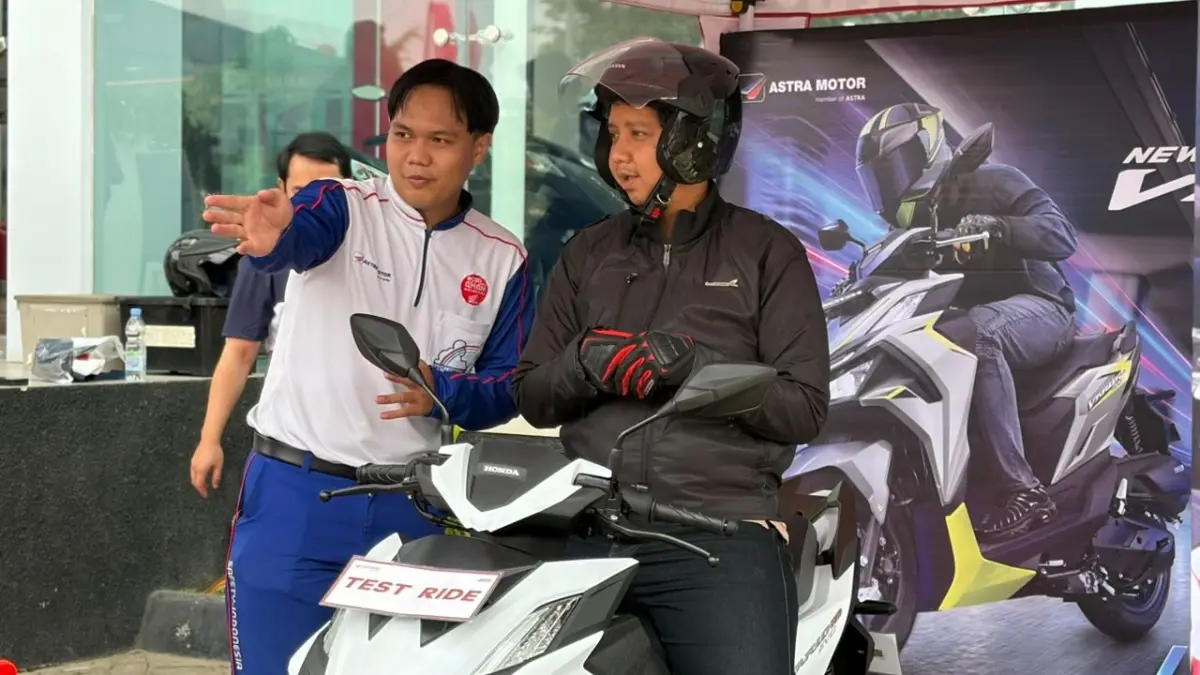 Peserta mencoba langsung sensasi berkendara New Honda Vario Evo 160 melalui sesi test ride yang menjadi bagian dari rangkaian acara Regional Press Gathering. (IST)
