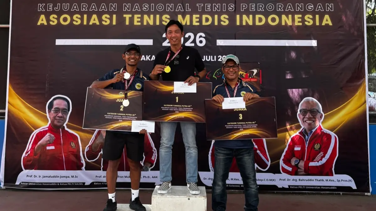 PRESTASI: Dokter asal Paser, dr Taufik Hidayat berhasil meraih juara di Kejurnas Perorangan Asosiasi Tenis Medis Indonesia (ATMI) 2026 di Makassar 10-12 Juli 2026. IST/KP