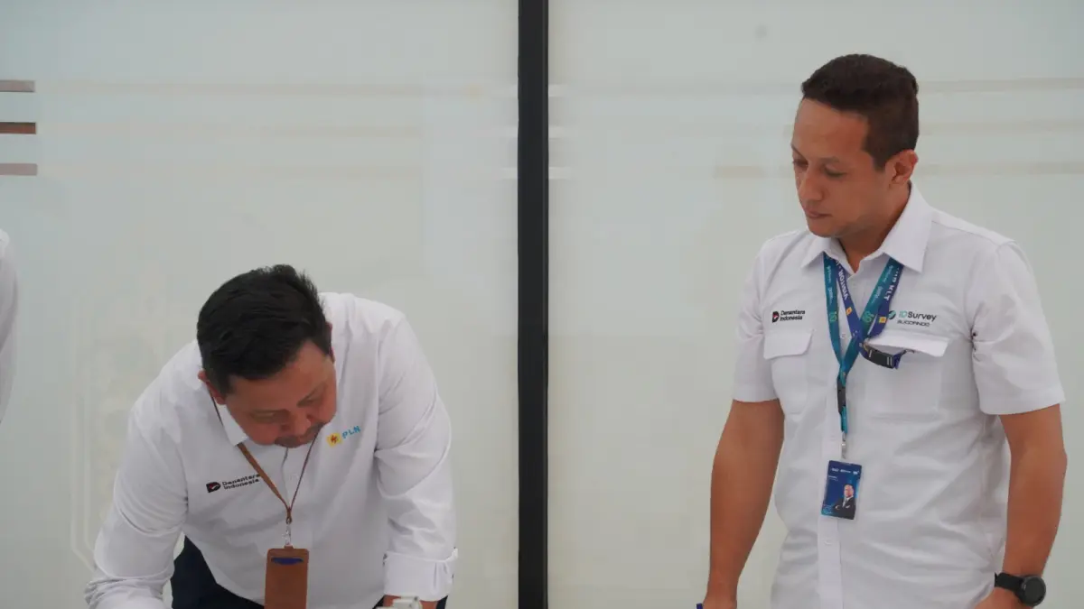 TEKEN KONTRAK: General Manager PLN UIP KLT Dewanto bersama perwakilan PT SUCOFINDO (Persero) menandatangani kontrak jasa perencanaan penanaman rehabilitasi DAS sebagai bagian dari pemenuhan kewajiban PPKH di proyek ketenagalistrikan PLN di Kalsel.