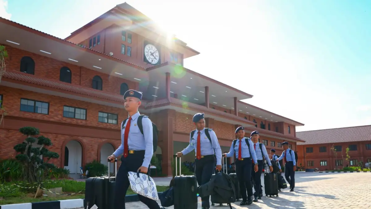Sebanyak 191 siswa angkatan pertama SMA Taruna Nusantara Kampus Ibu Kota Nusantara (IKN) resmi tiba di kawasan Nusantara, Kamis (9/7/2026). (FOTO/ OTORITA IKN)
