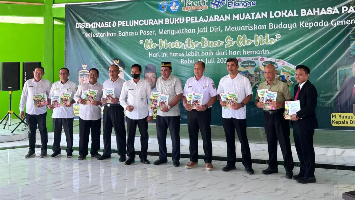 Buku Muatan Lokal untuk pembelajaran Bahasa Paser resmi diluncurkan oleh Disdikbud Paser, Rabu (15/7/2026).(Najib/KP)